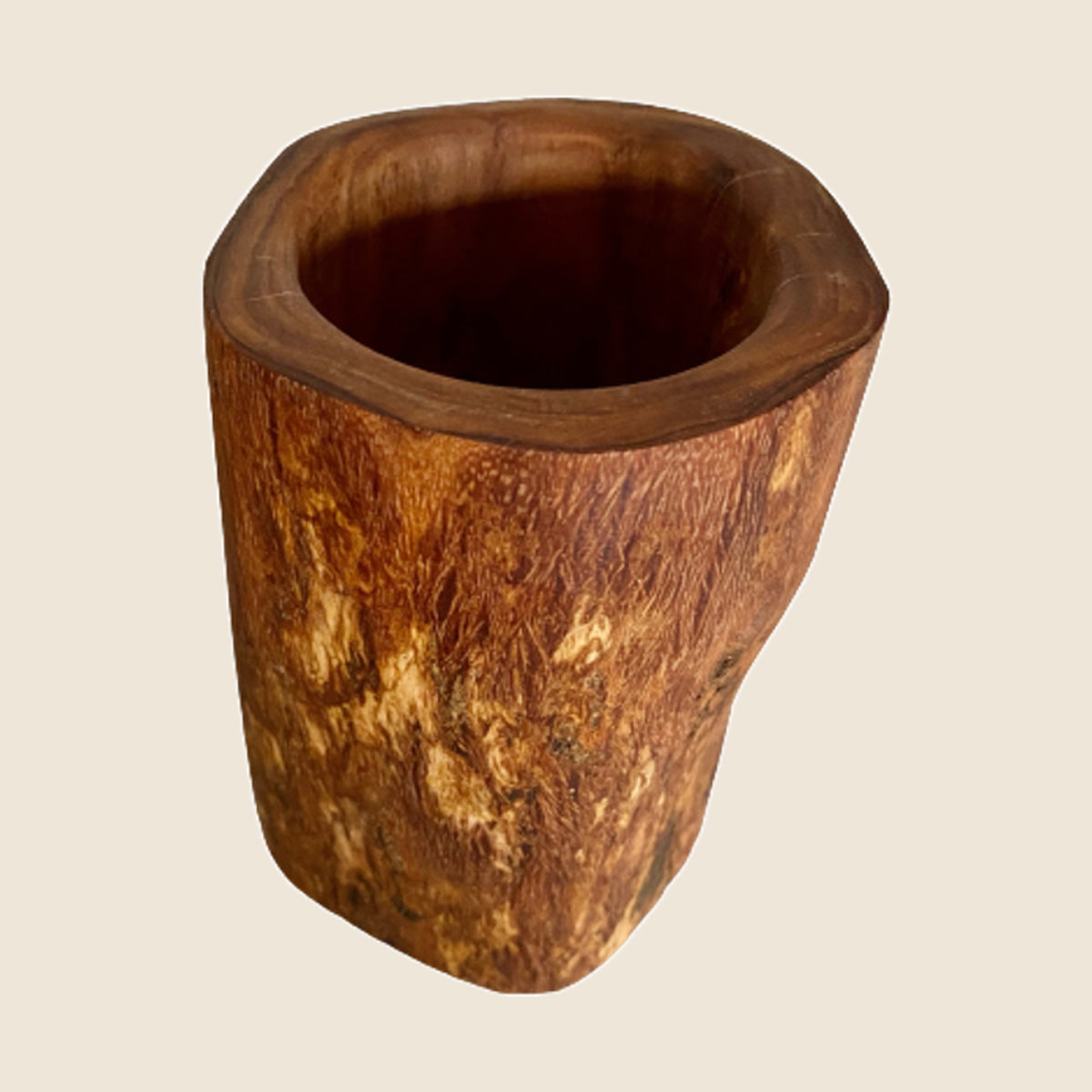 Utensilienbecher rustikal aus Olivenholz