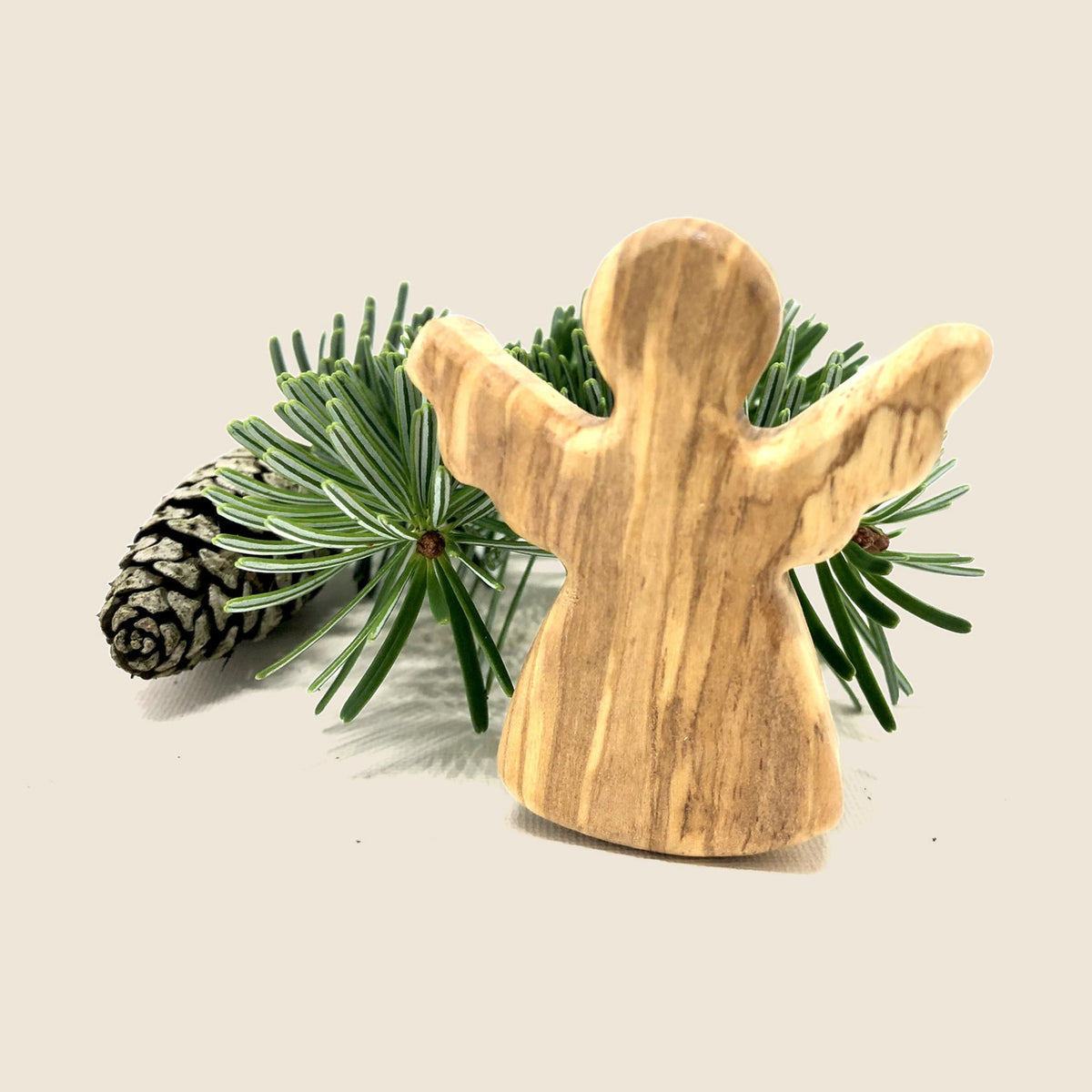 Engel I als Christbaumanhänger aus Olivenholz