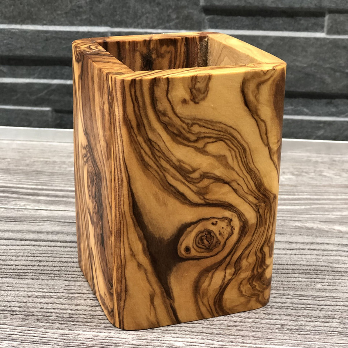 Utensilienbecher für Make-Up-Pinsel aus Olivenholz