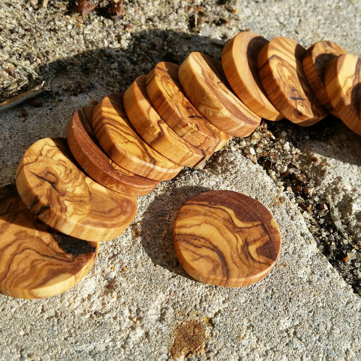 10 Holzscheiben / Astscheiben Olivenholz Ø 3cm